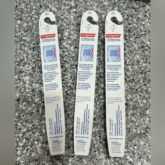 NEW Bundle of 3 COLGATE Wave Soft Ultra Toothbrushes - Picture 3 of 5